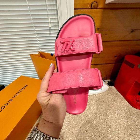 Louis Vuitton adorable pink mule sandals slides. size 8 US. Excellent condition. - Picture 7 of 16